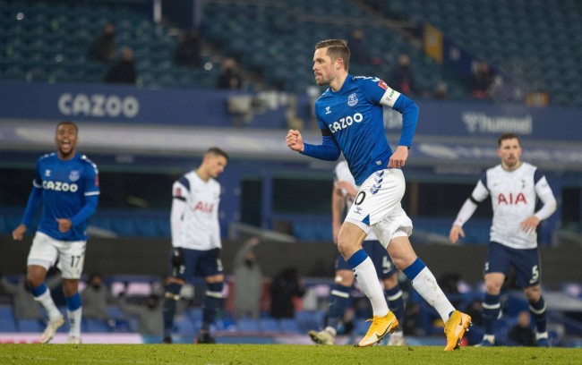 在复杂的两 在复杂的两